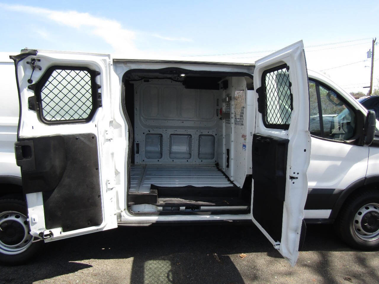 Used 2019 Ford Transit 250 148 Low Roof RWD image 18