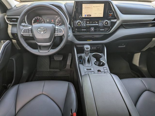 Used 2023 Toyota Highlander XLE AWD/4WD image 20