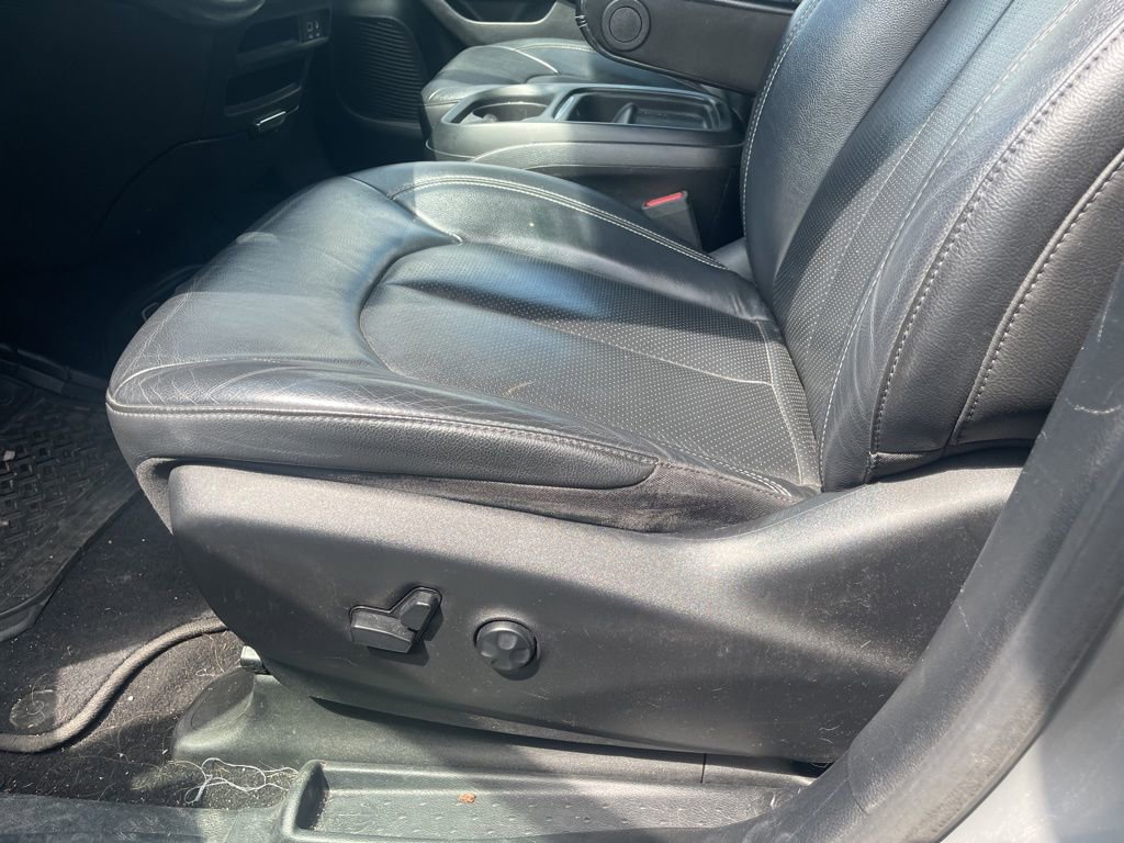 Used 2020 Chrysler Pacifica Touring-L w/ Premium Audio Group AWD/4WD image 15