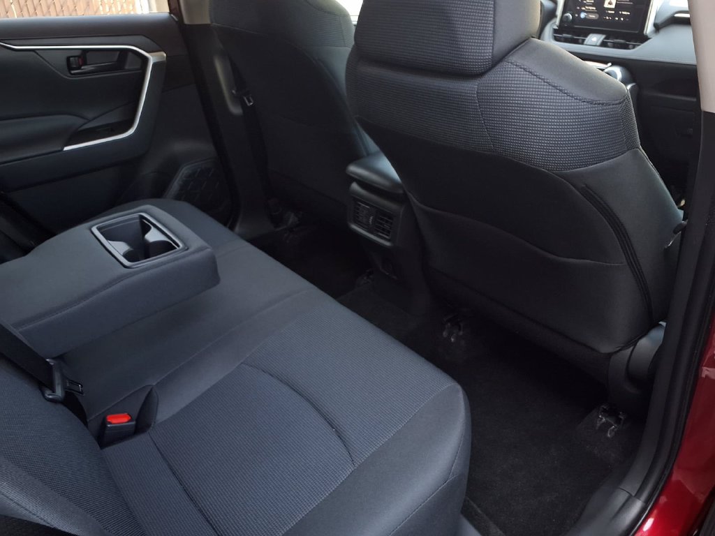 Certified 2025 Toyota RAV4 LE FWD image 35