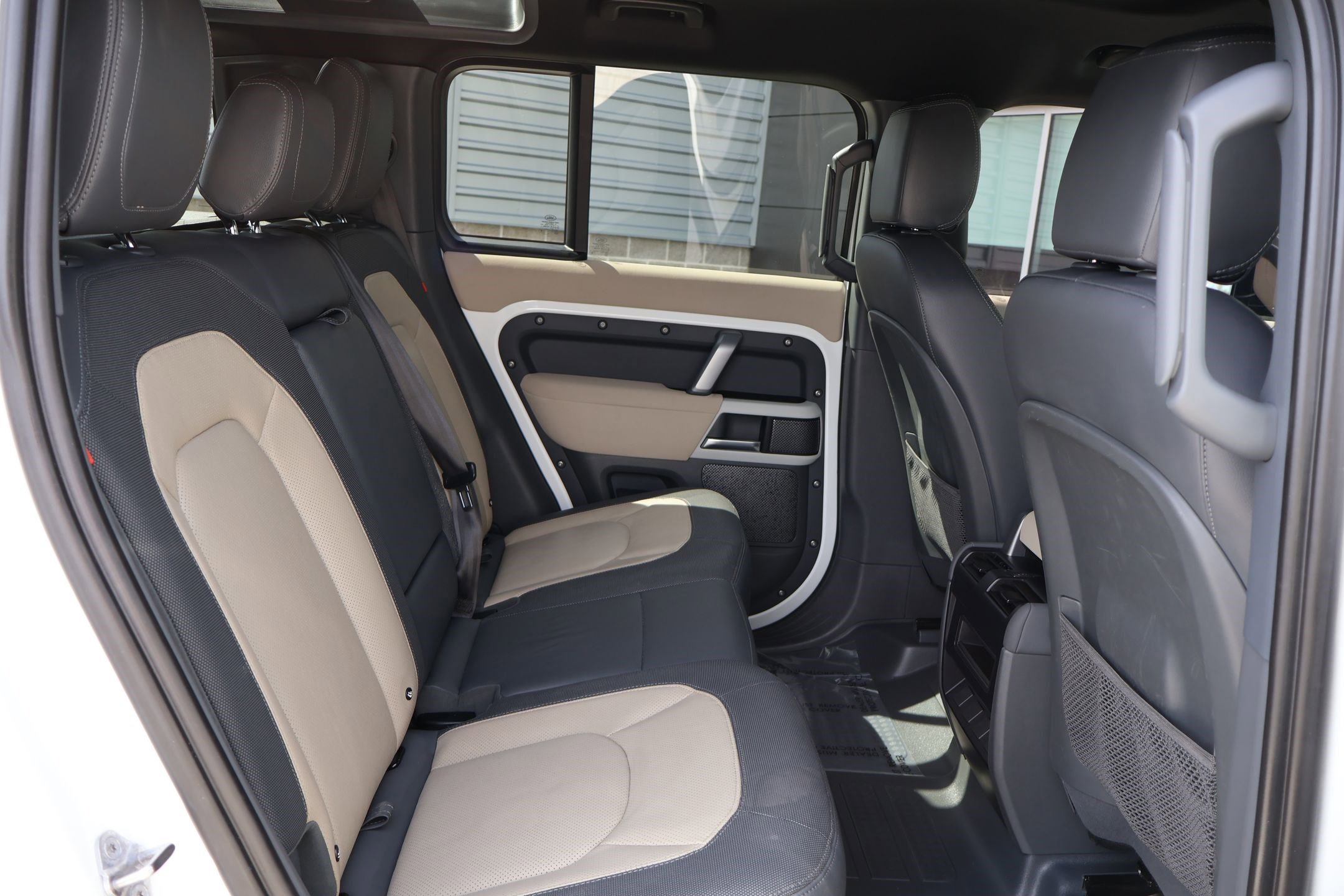 Certified 2023 Land Rover Defender 110 X-Dynamic SE image 28