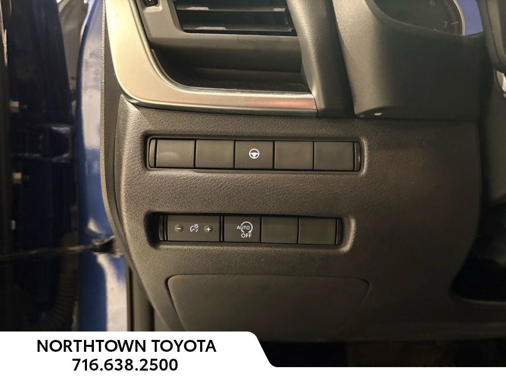 Used 2023 Nissan Rogue SV image 15