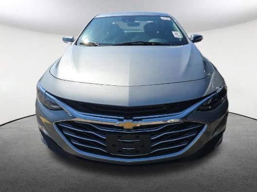 Used 2025 Chevrolet Malibu LT image 2