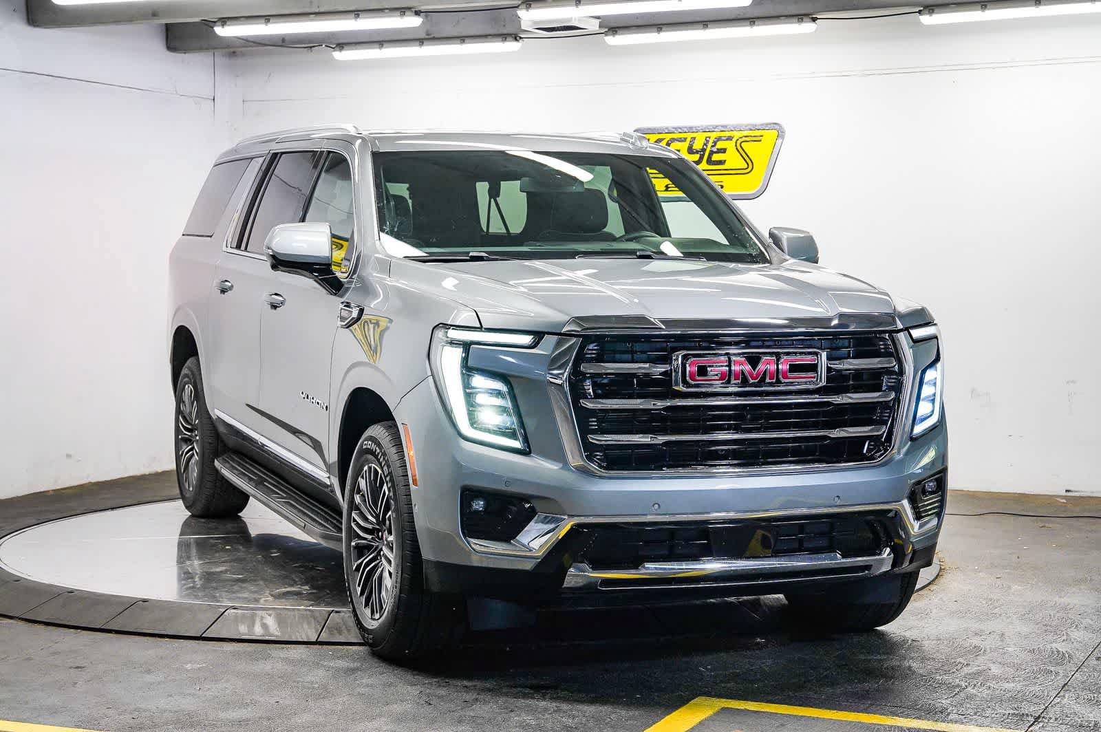 Used 2026 GMC Yukon XL Elevation AWD/4WD image 2