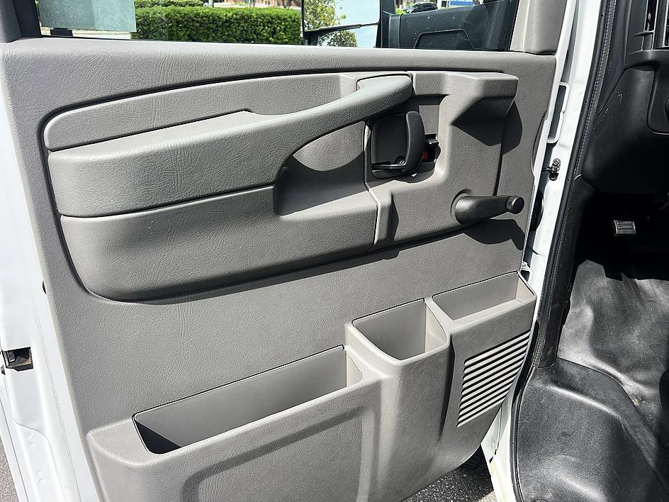 Used 2015 Chevrolet Express 3500 Extended image 19