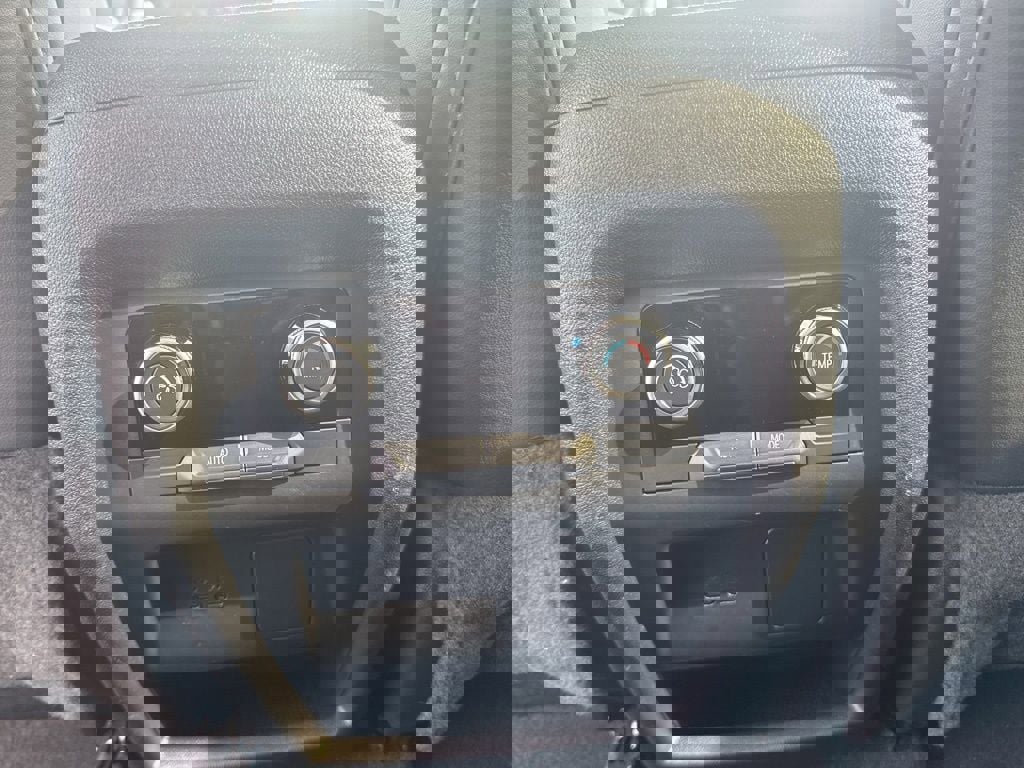 Used 2025 Buick Enclave Preferred image 13