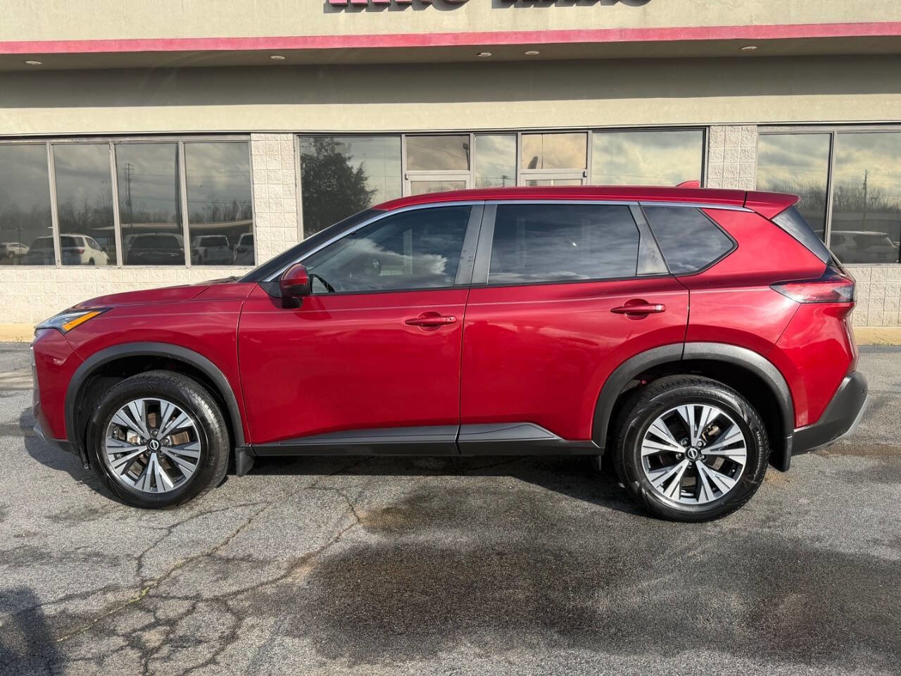 Used 2022 Nissan Rogue SV FWD image 9