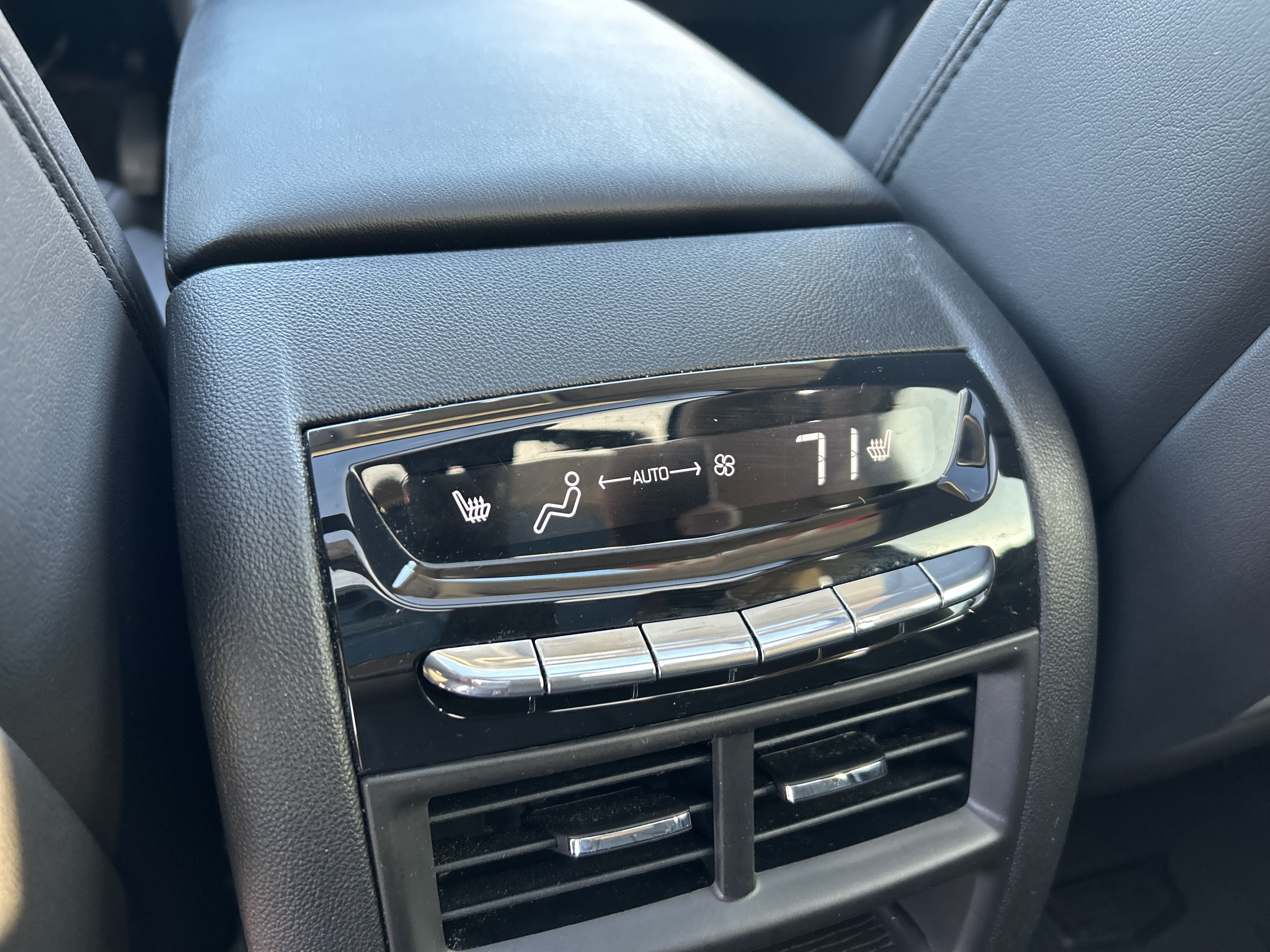 Used 2018 Cadillac XT5 Luxury w/ Driver Awareness Package AWD/4WD image 11
