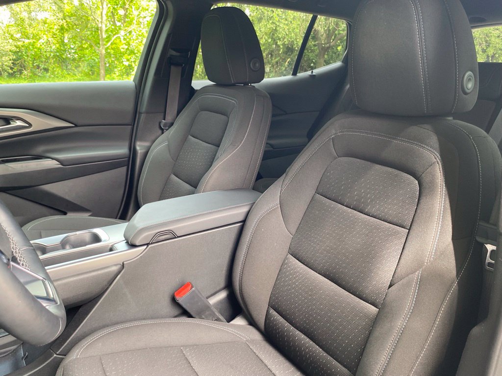 Used 2025 Chevrolet Equinox EV LT w/ Comfort Package FWD image 3