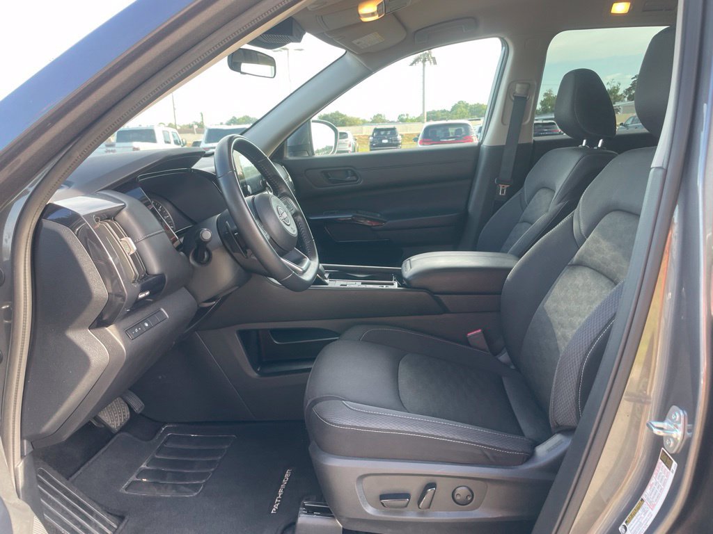 Used 2024 Nissan Pathfinder SV FWD image 11