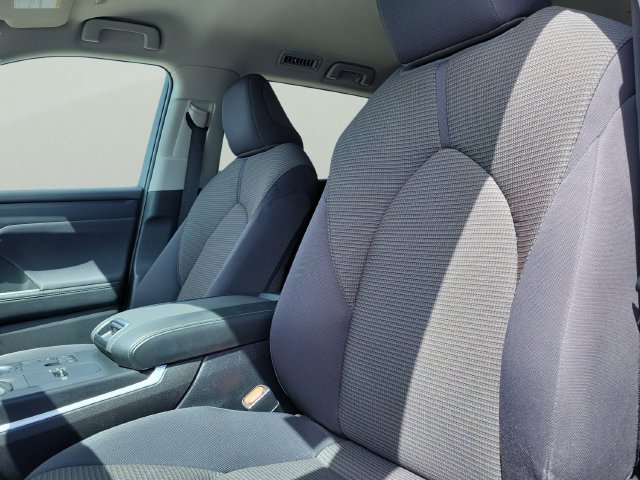 Used 2024 Toyota Highlander LE FWD image 20