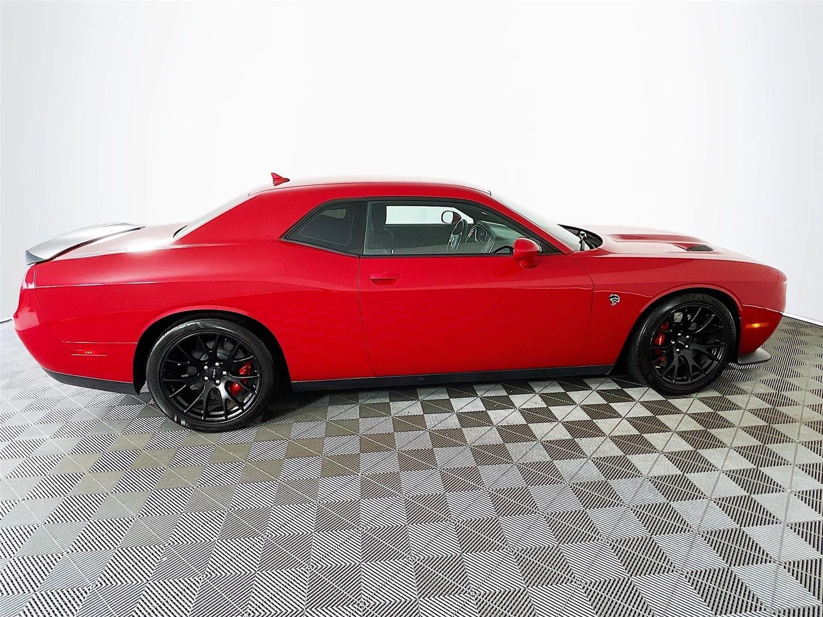 Used 2015 Dodge Challenger SRT Hellcat RWD image 10