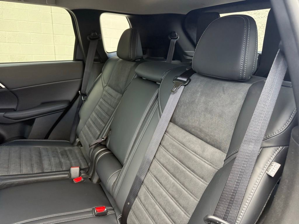 New 2026 Mitsubishi Outlander SE image 23