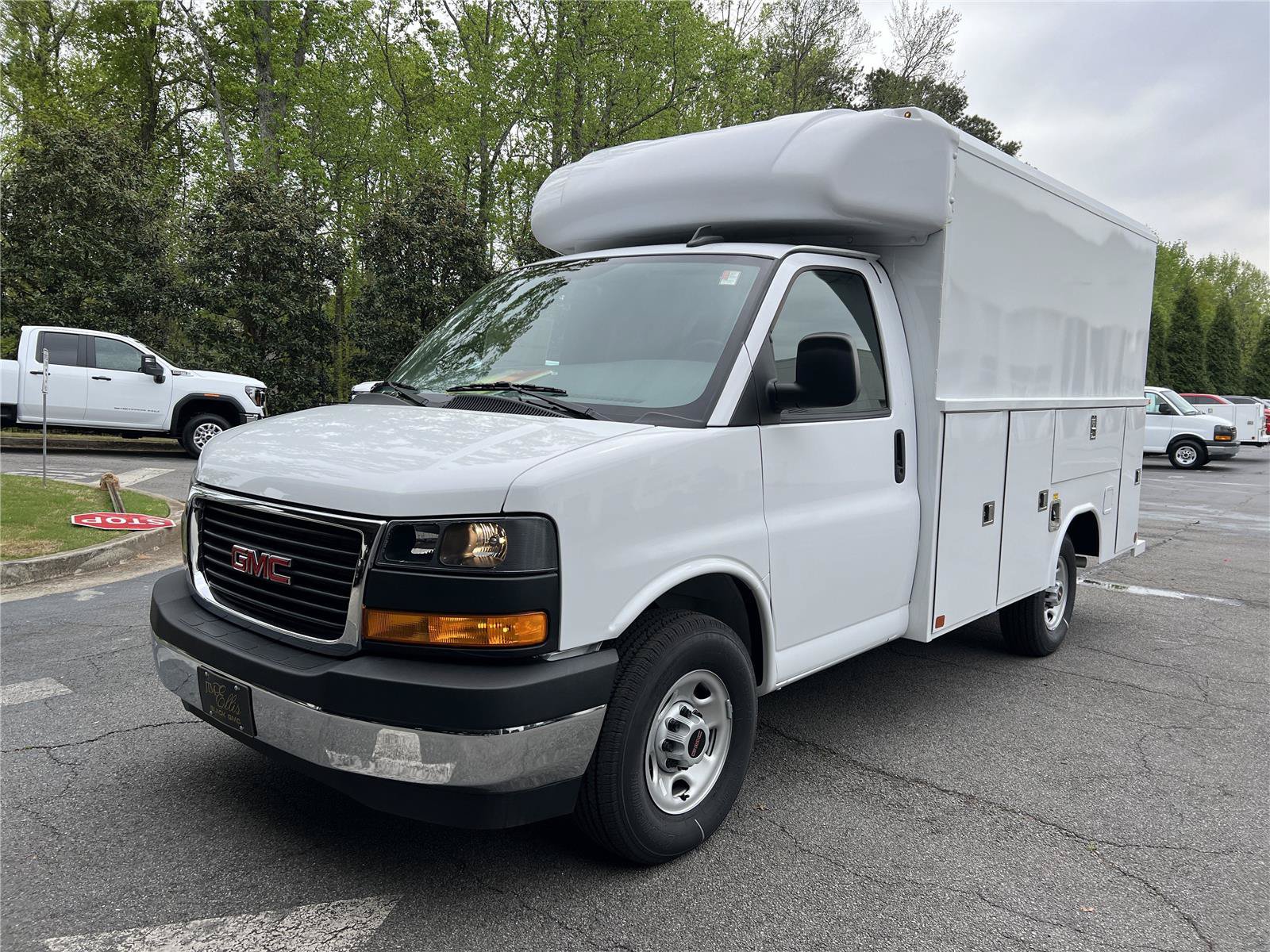 New 2025 GMC Savana 3500 w/ Power Convenience Package RWD image 3