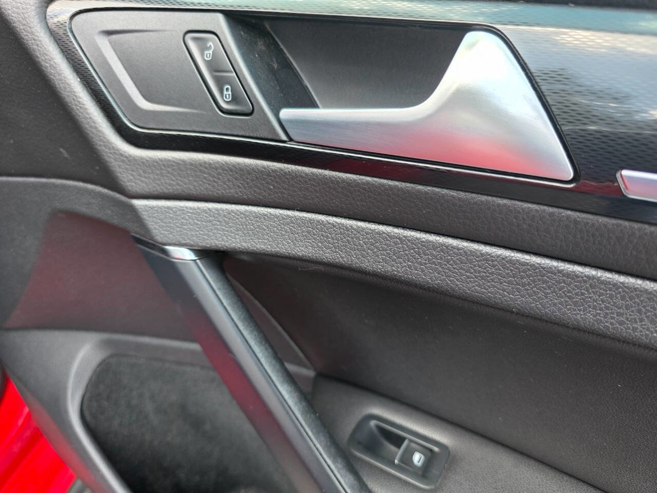 Used 2015 Volkswagen GTI SE w/ Lighting Package (SEL) FWD image 32