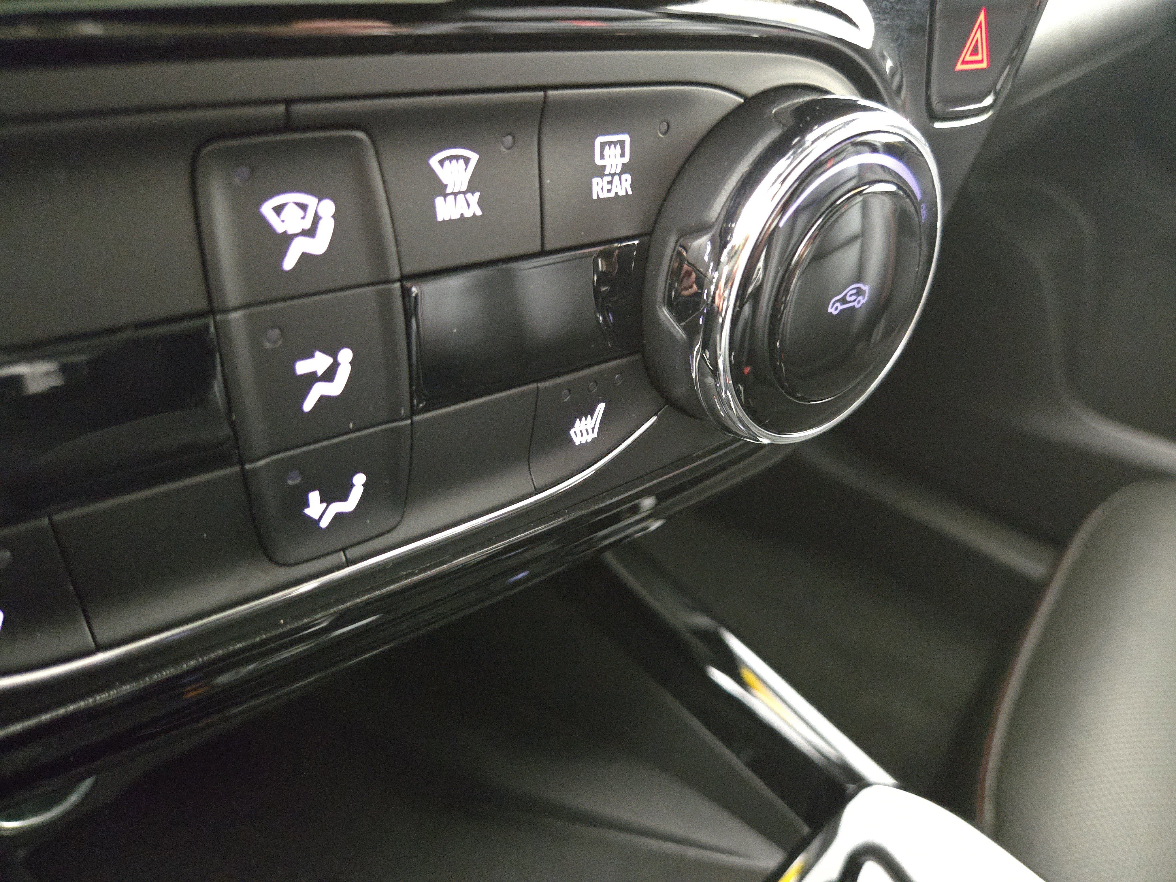 Certified 2025 Chevrolet Trax RS w/ Sunroof Package image 26