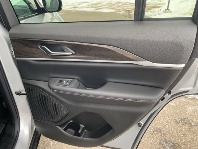New 2026 Jeep Grand Cherokee Altitude AWD/4WD image 37
