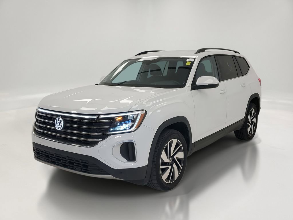 Used 2025 Volkswagen Atlas SE image 2