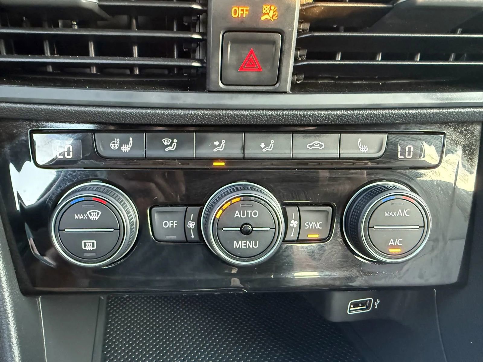 Used 2019 Volkswagen Jetta R-Line w/ R-Line Cold Weather Package FWD image 27