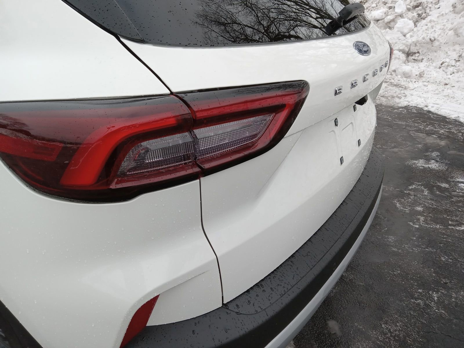 Used 2025 Ford Escape SE image 8