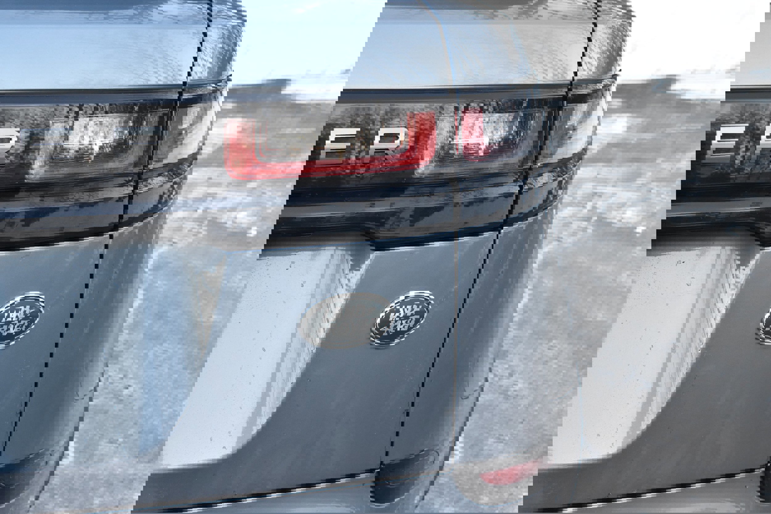 Used 2019 Land Rover Range Rover Velar R-Dynamic SE AWD/4WD image 16