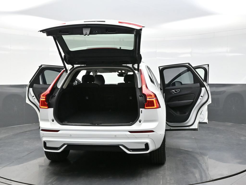 Used 2025 Volvo XC60 B5 Plus image 31