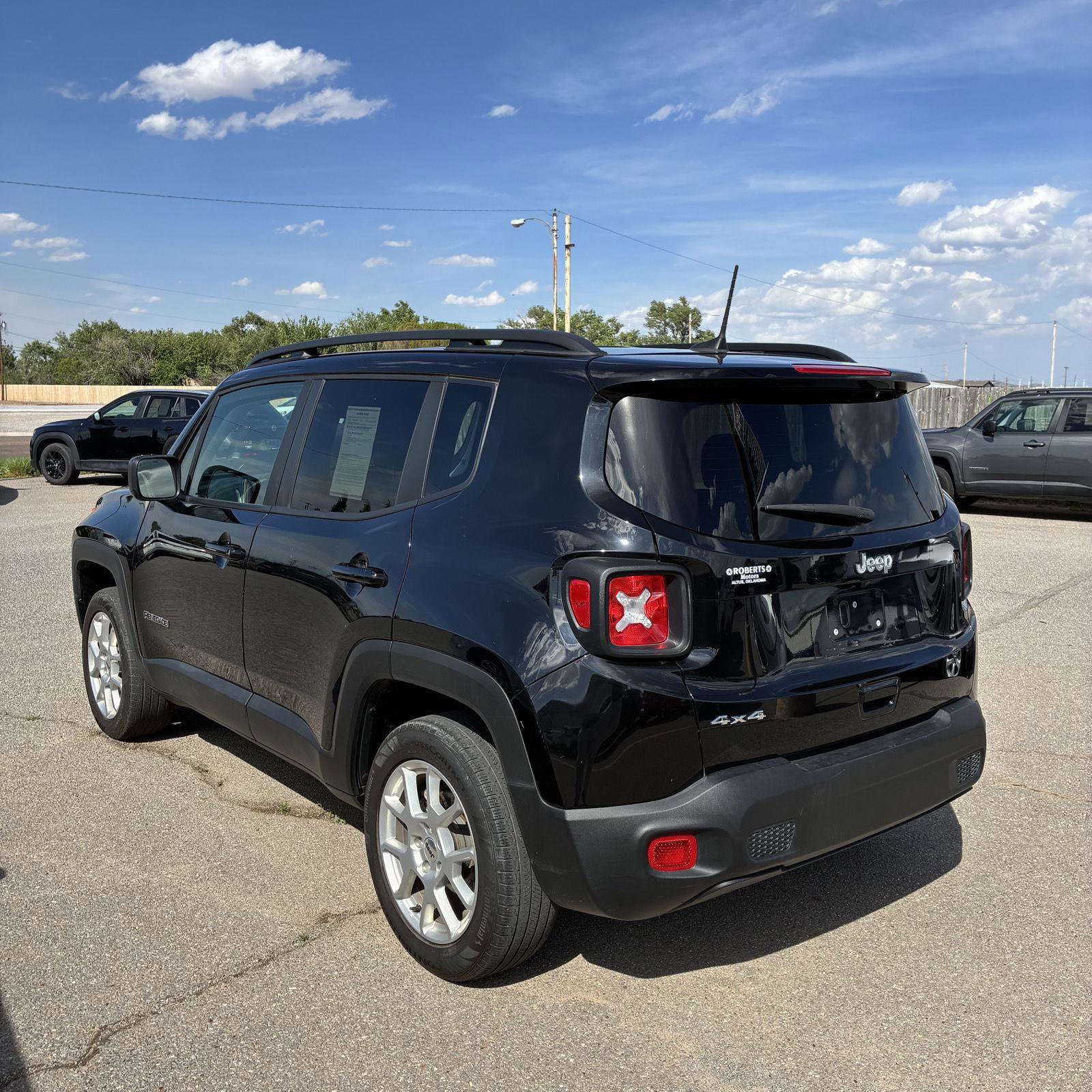 Used 2023 Jeep Renegade Latitude w/ Premium Group image 7