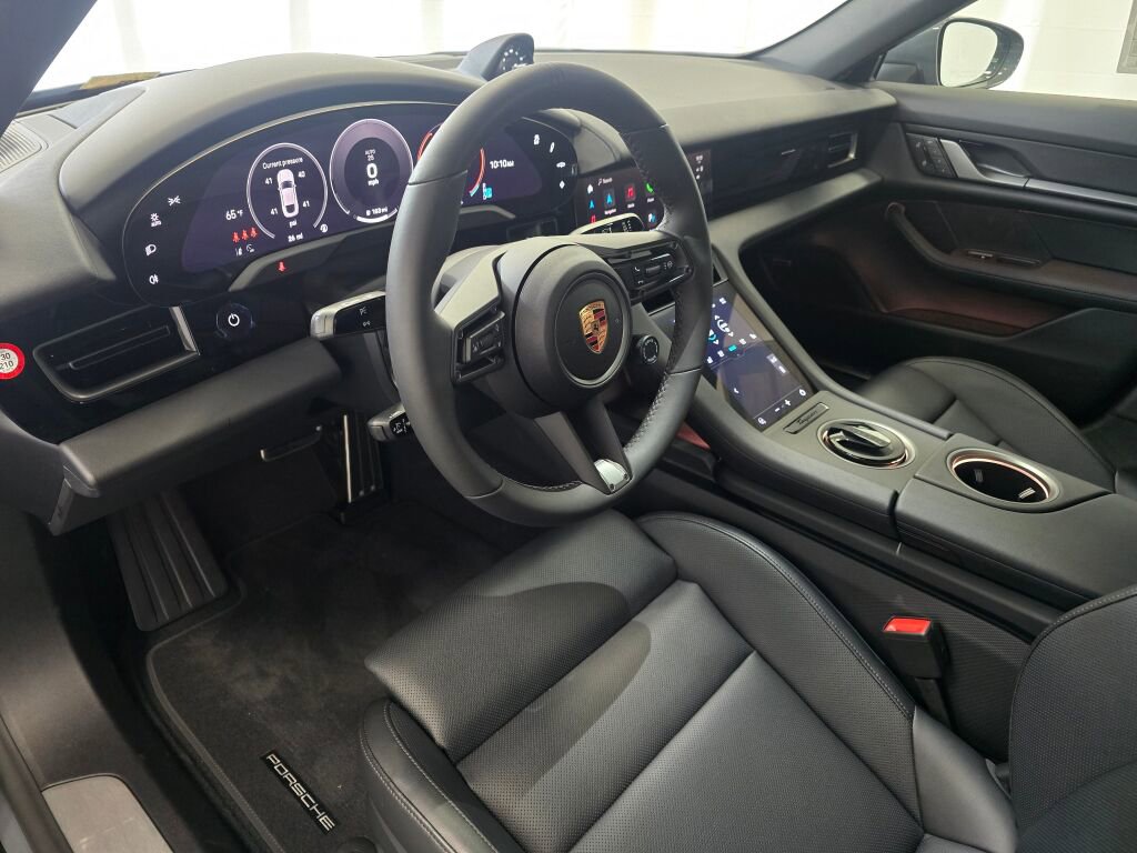 New 2025 Porsche Taycan image 4