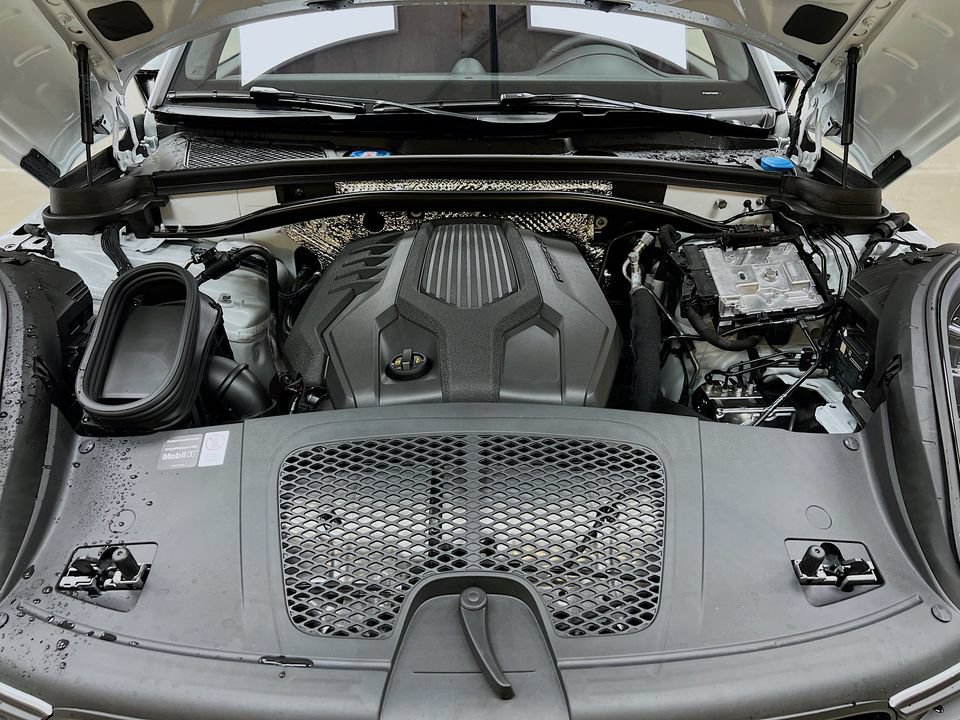 New 2026 Porsche Macan AWD/4WD image 32