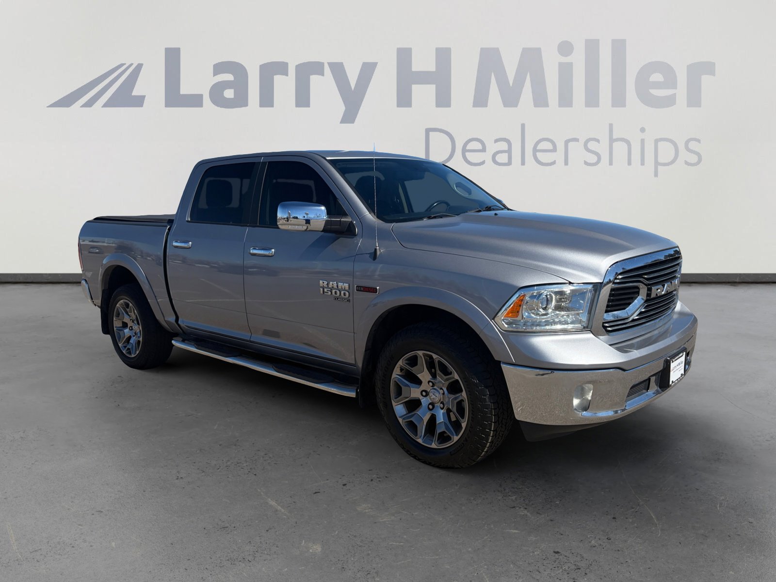 Used 2019 RAM 1500 Laramie w/ Convenience Group AWD/4WD image 8