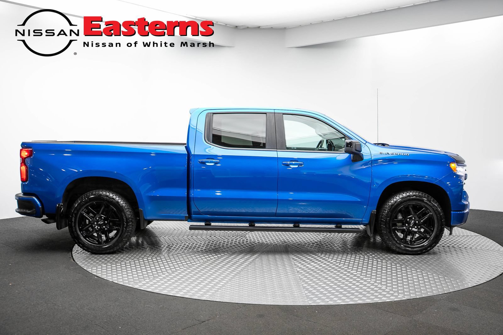 Used 2024 Chevrolet Silverado 1500 RST w/ Protection Package AWD/4WD image 4