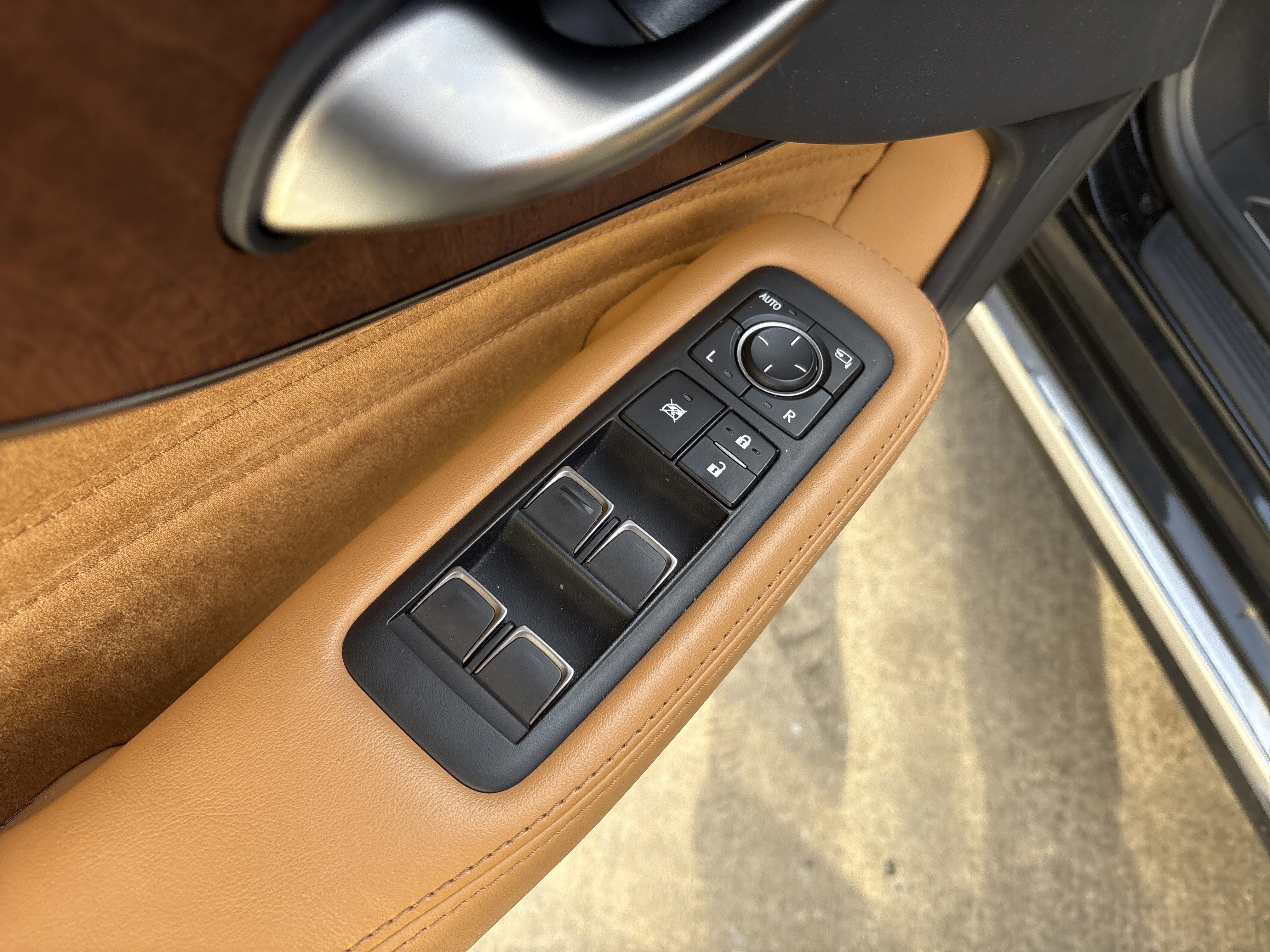 Used 2021 Lexus LS 500 AWD image 15