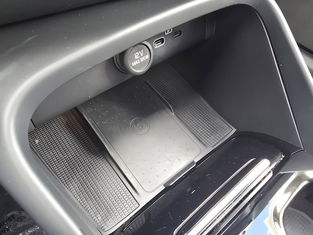 Used 2023 Volvo XC40 B5 Plus w/ Protection Package Premier image 29