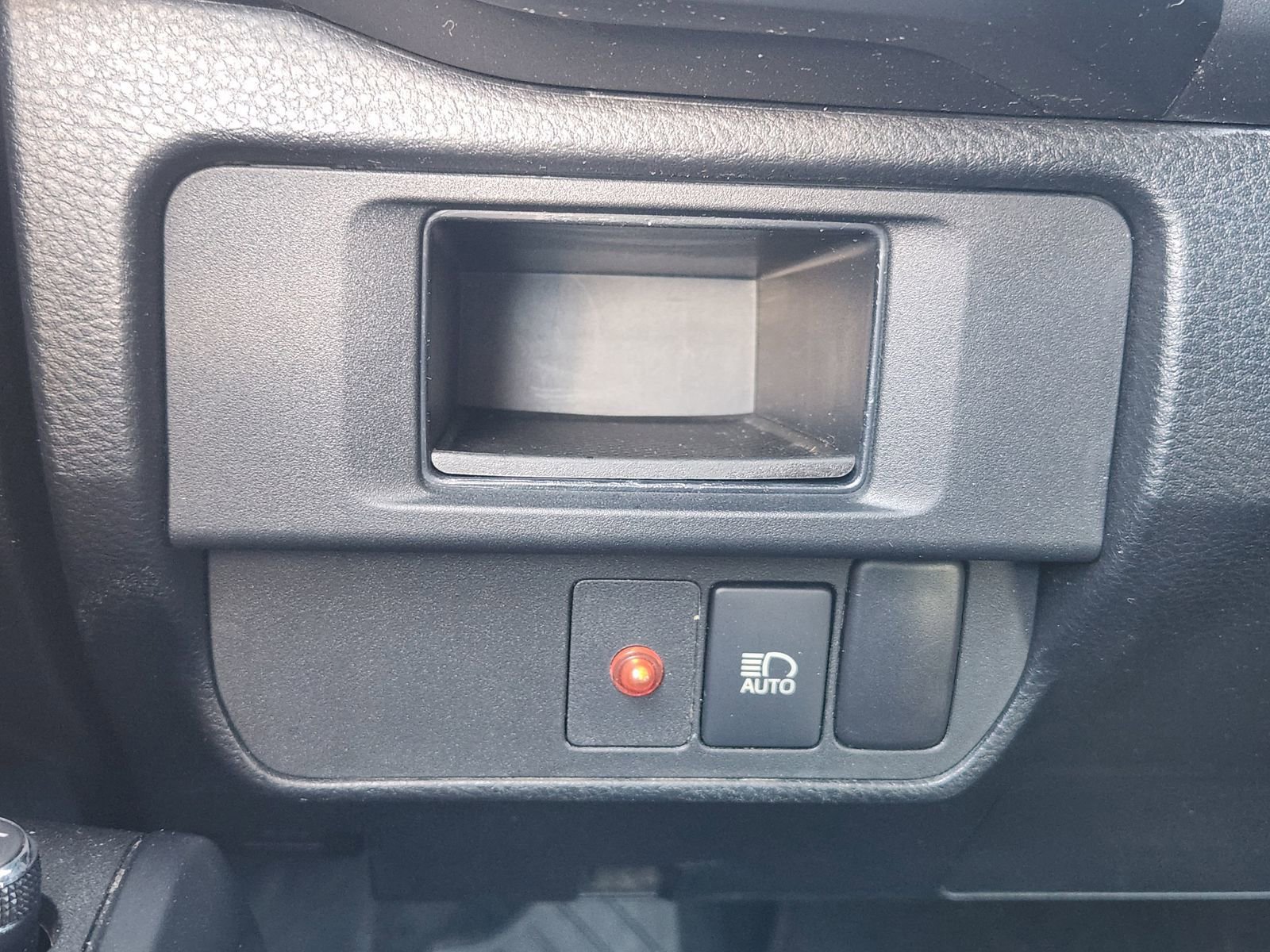 Used 2018 Toyota Tacoma SR image 23