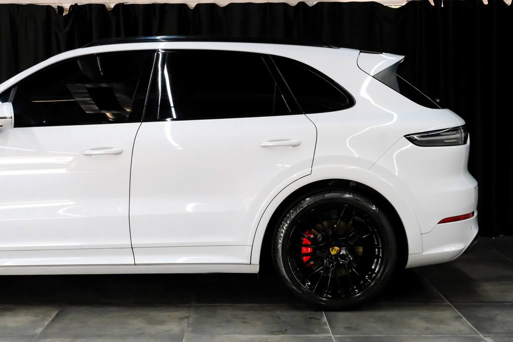 Used 2021 Porsche Cayenne GTS w/ Sport Chrono Package (8LH) AWD/4WD image 19