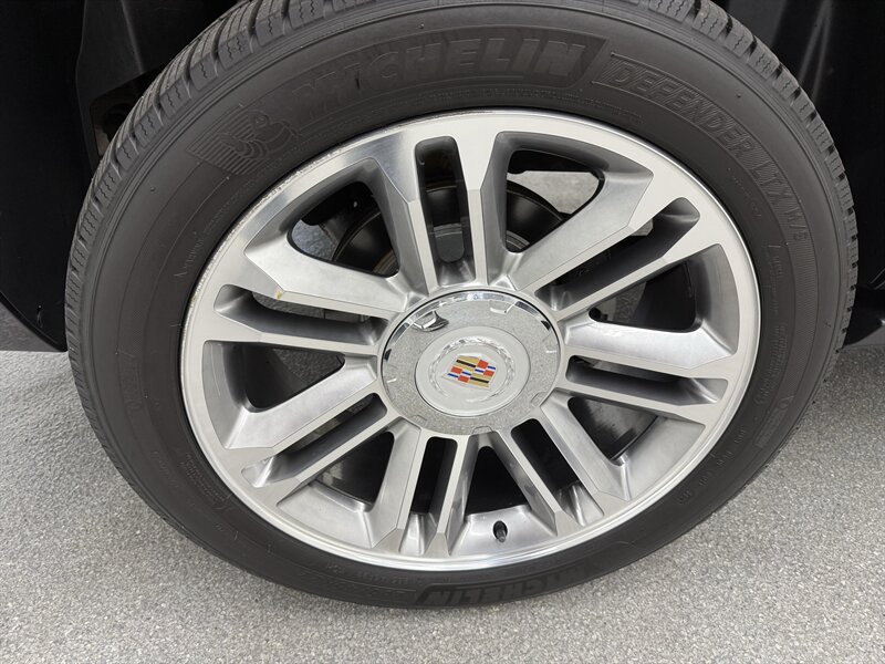 Used 2014 Cadillac Escalade Premium AWD/4WD image 18
