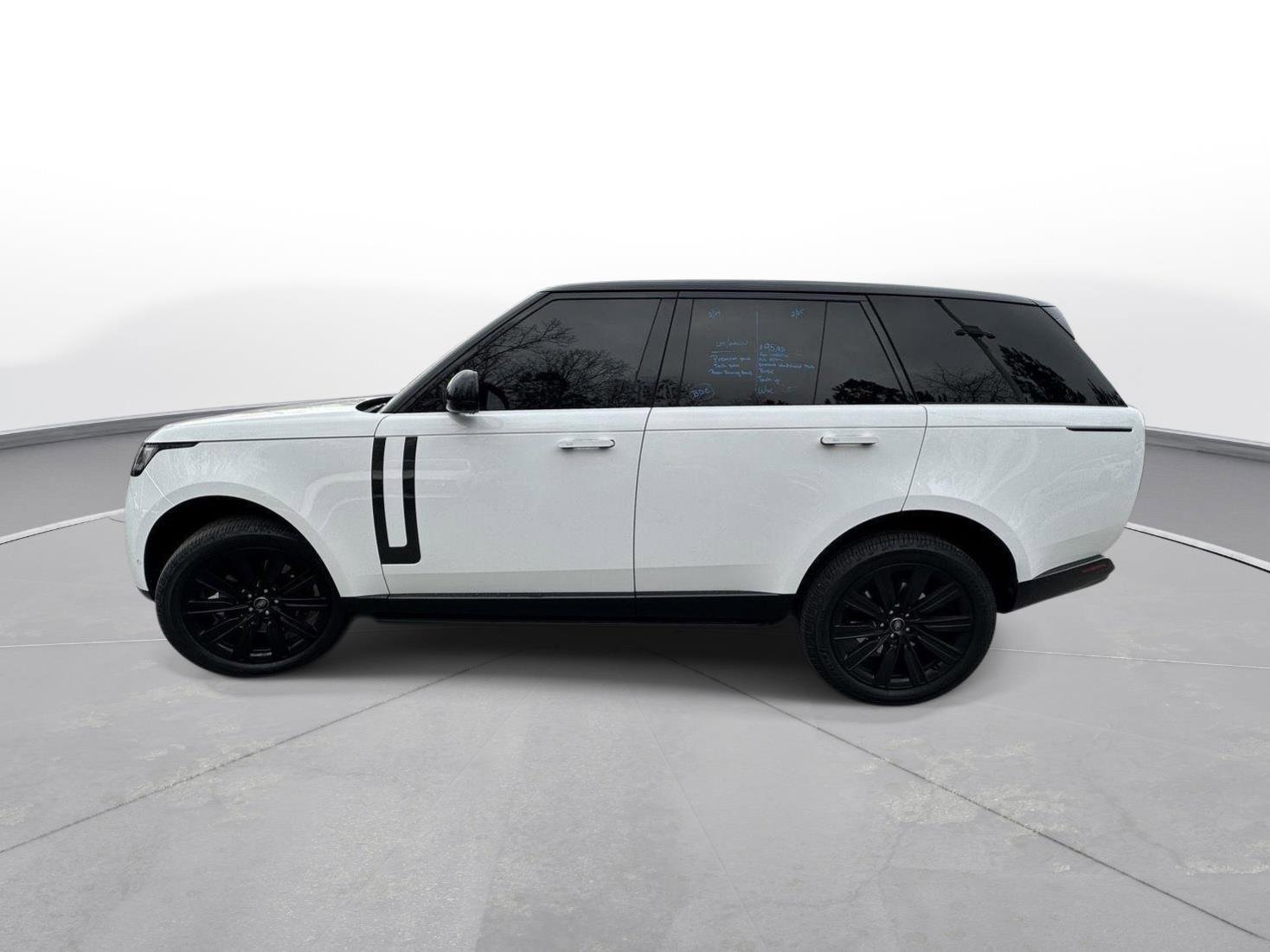 Used 2023 Land Rover Range Rover SE image 11