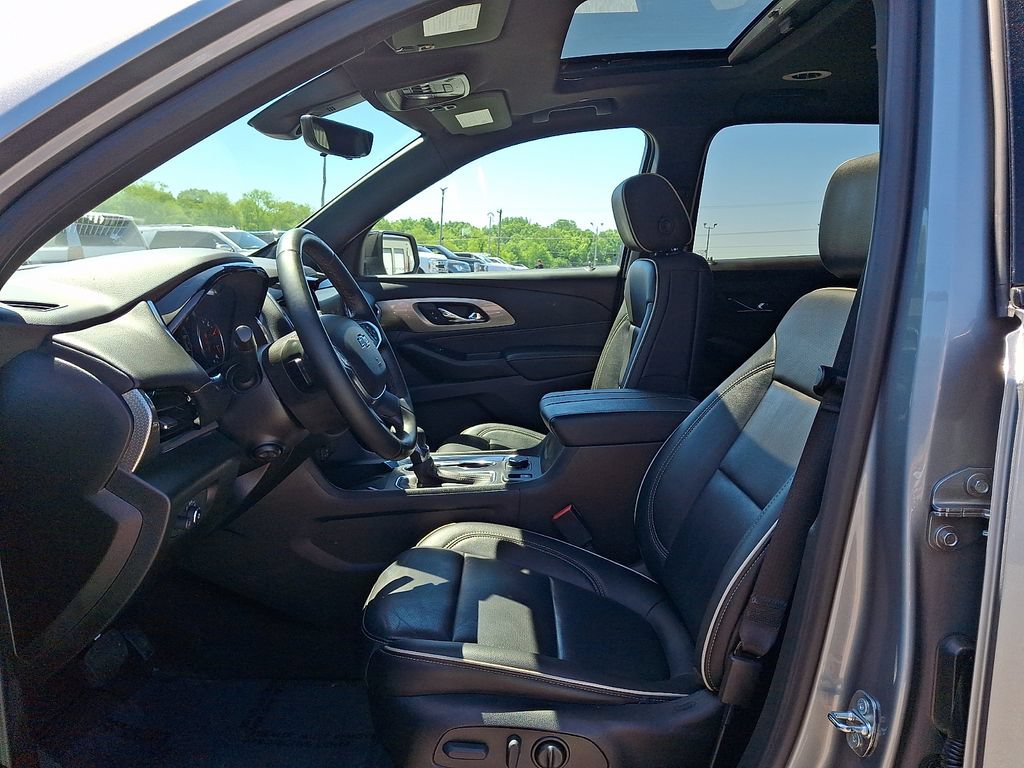 Used 2023 Chevrolet Traverse Premier w/ Redline Edition AWD/4WD image 14