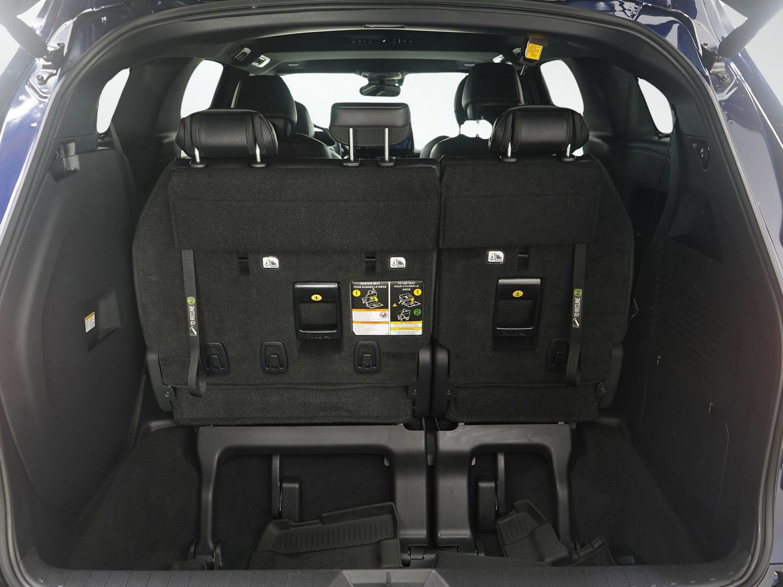 Used 2025 Toyota Sienna Platinum image 9