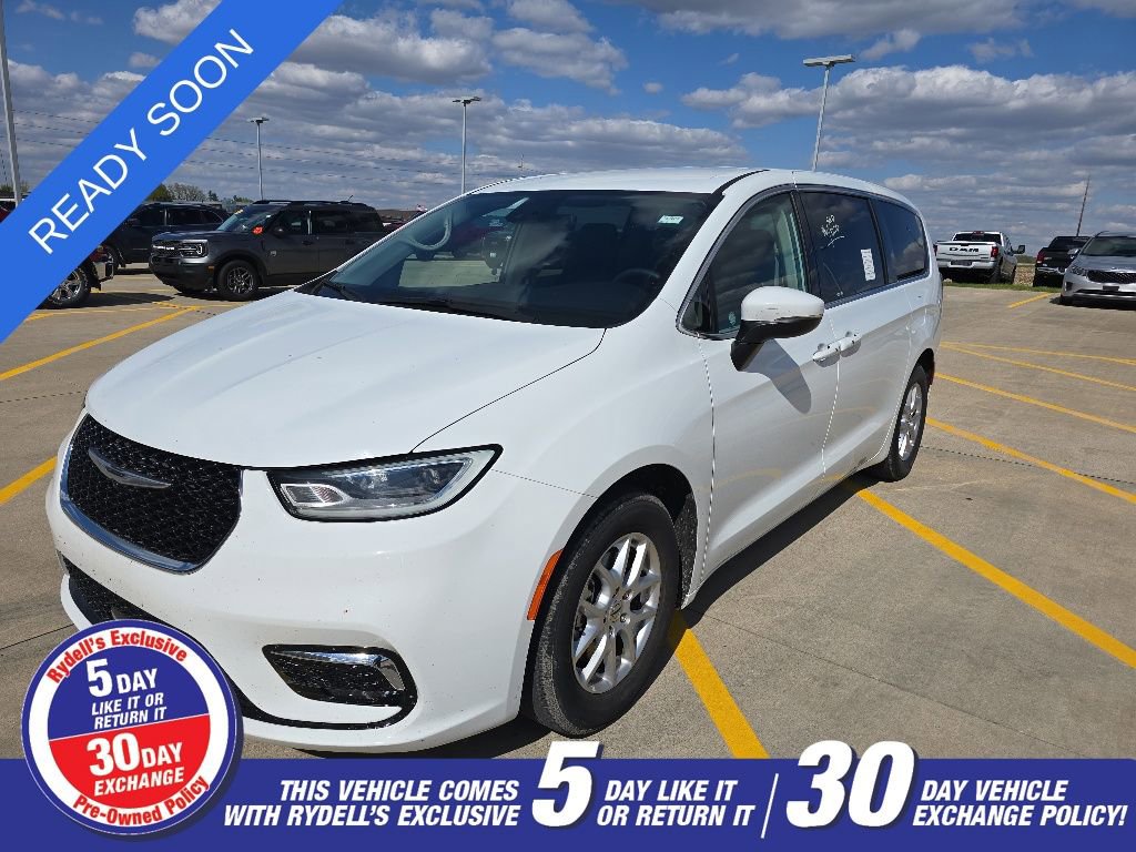 Certified 2023 Chrysler Pacifica Touring-L