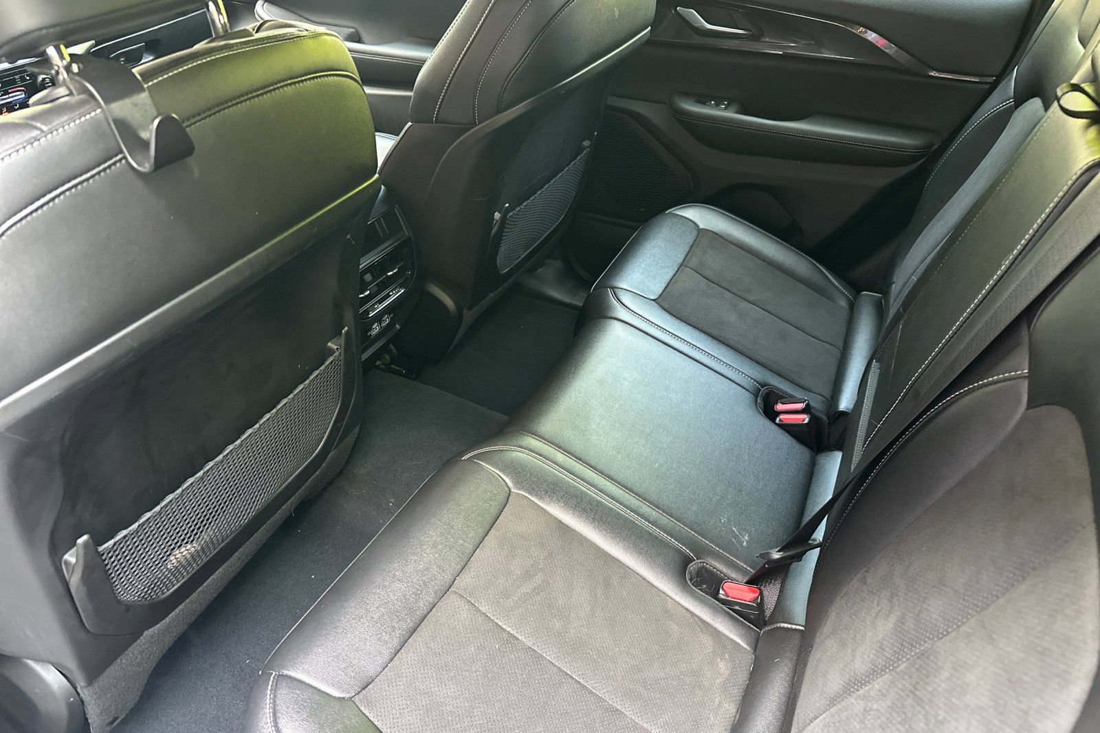 Used 2023 Jeep Grand Cherokee Altitude AWD/4WD image 16
