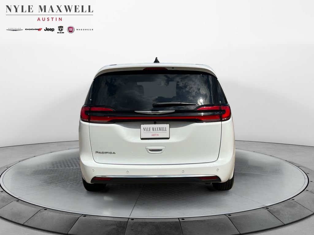 New 2026 Chrysler Pacifica Select FWD image 15