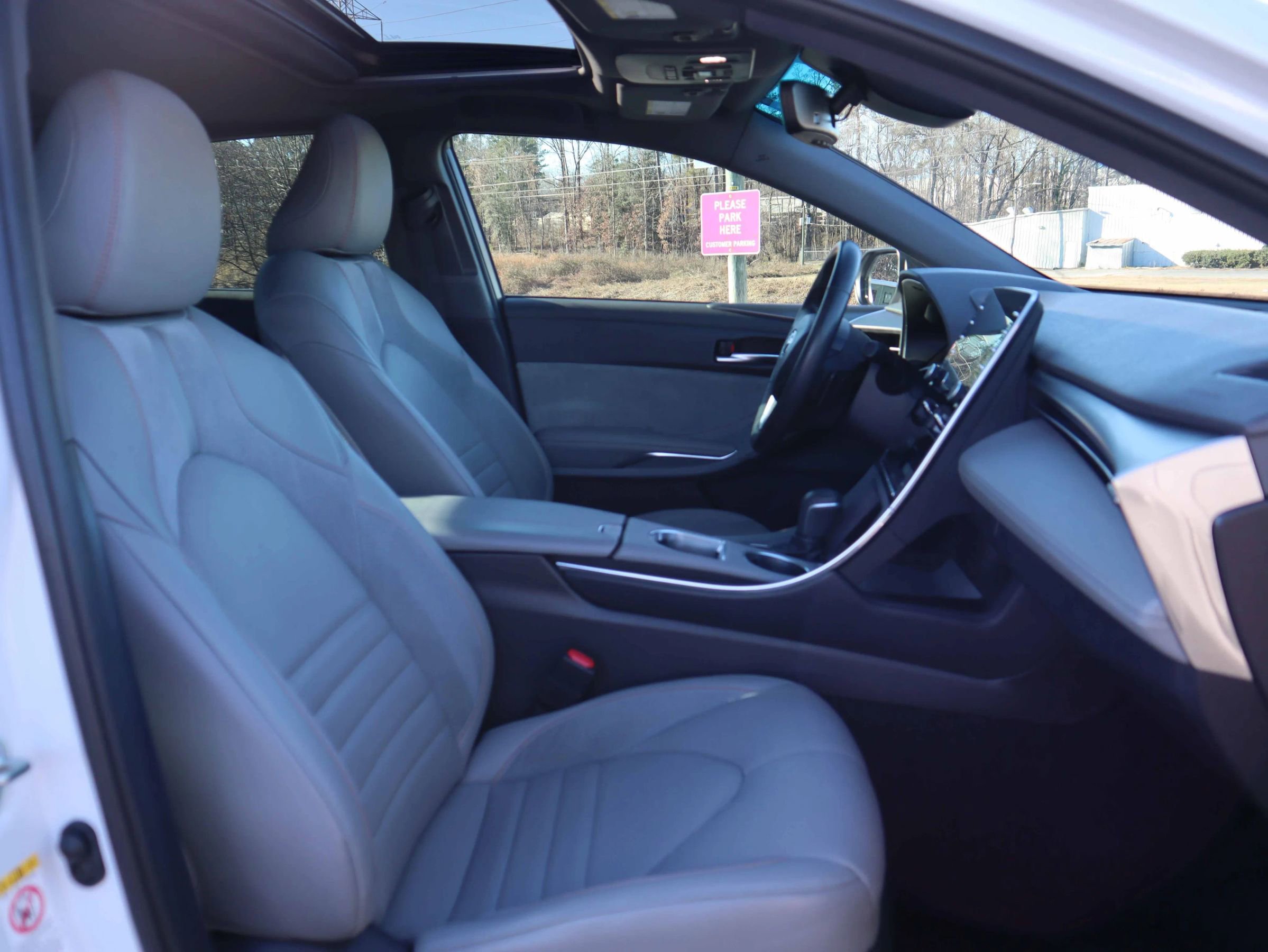 Used 2019 Toyota Avalon XSE image 6