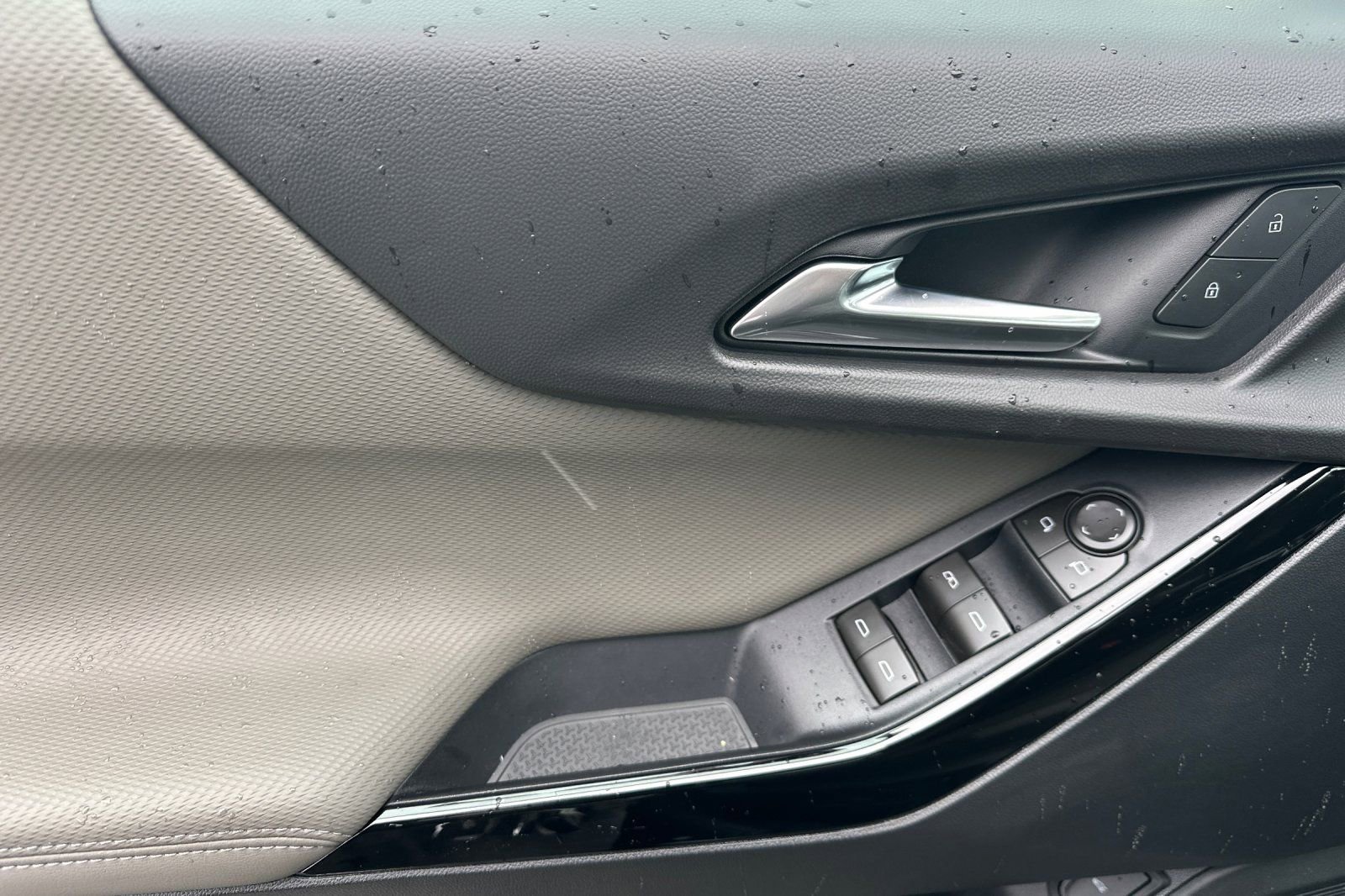 New 2026 Chevrolet Equinox LT w/ Convenience Package II image 11