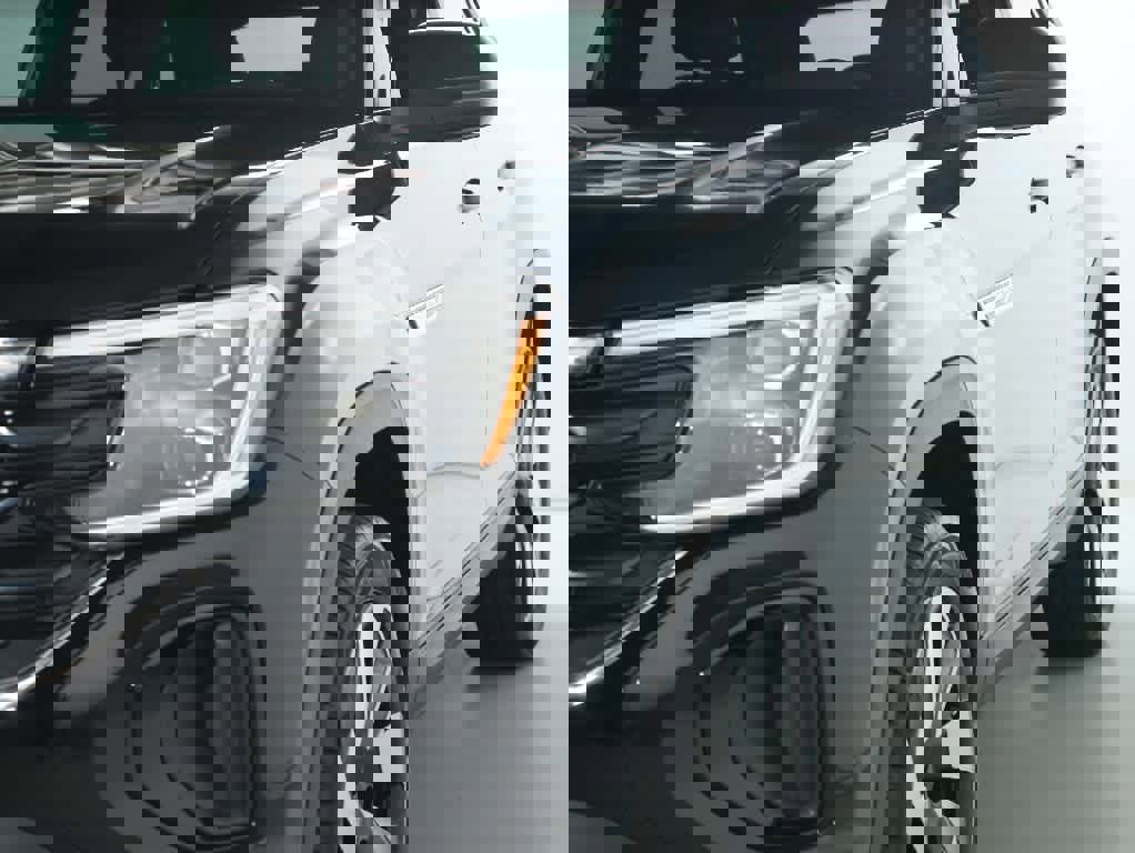 Used 2024 Volkswagen Atlas Cross Sport SE image 4