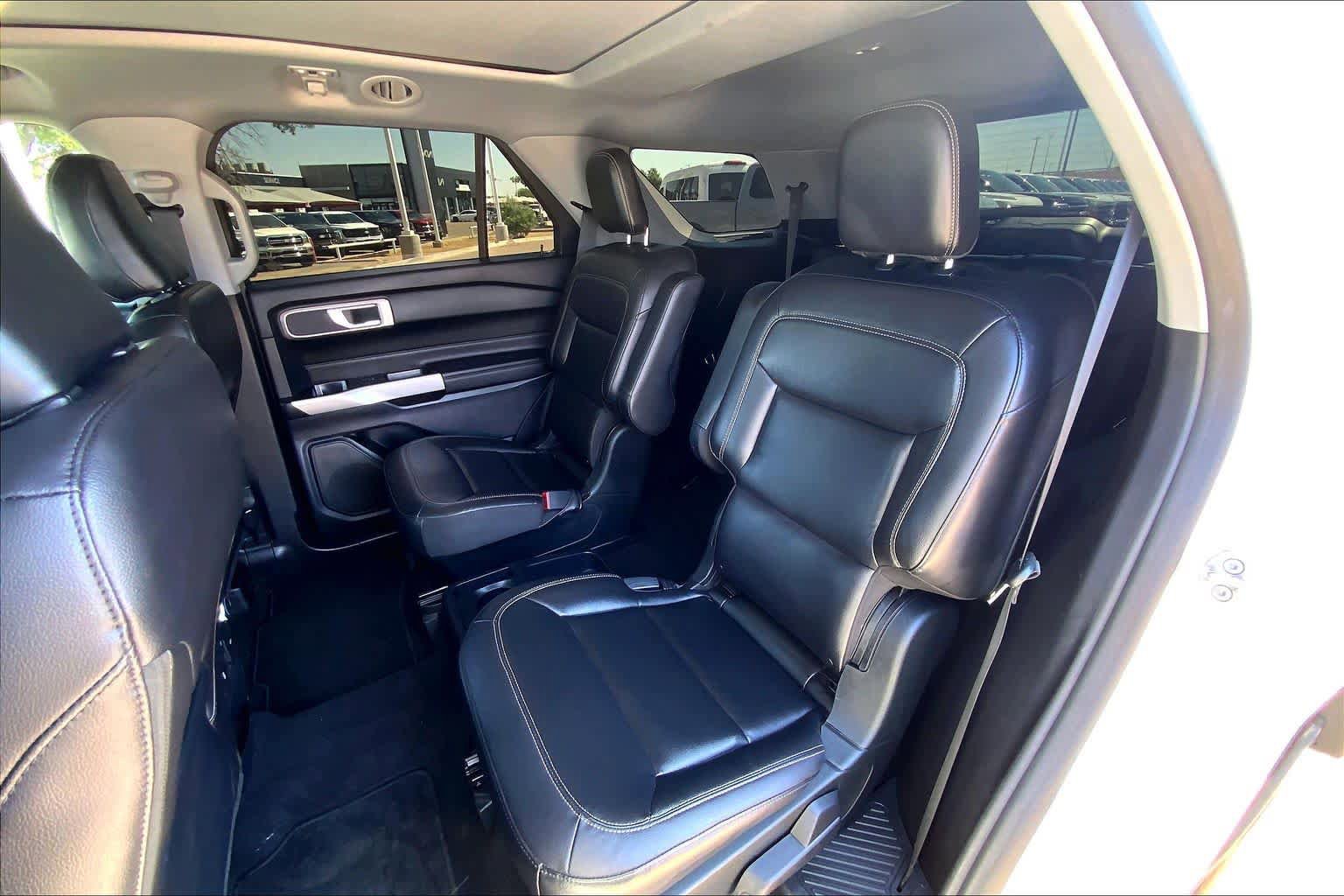 Used 2021 Ford Explorer XLT w/ Equipment Group 202A AWD/4WD image 21
