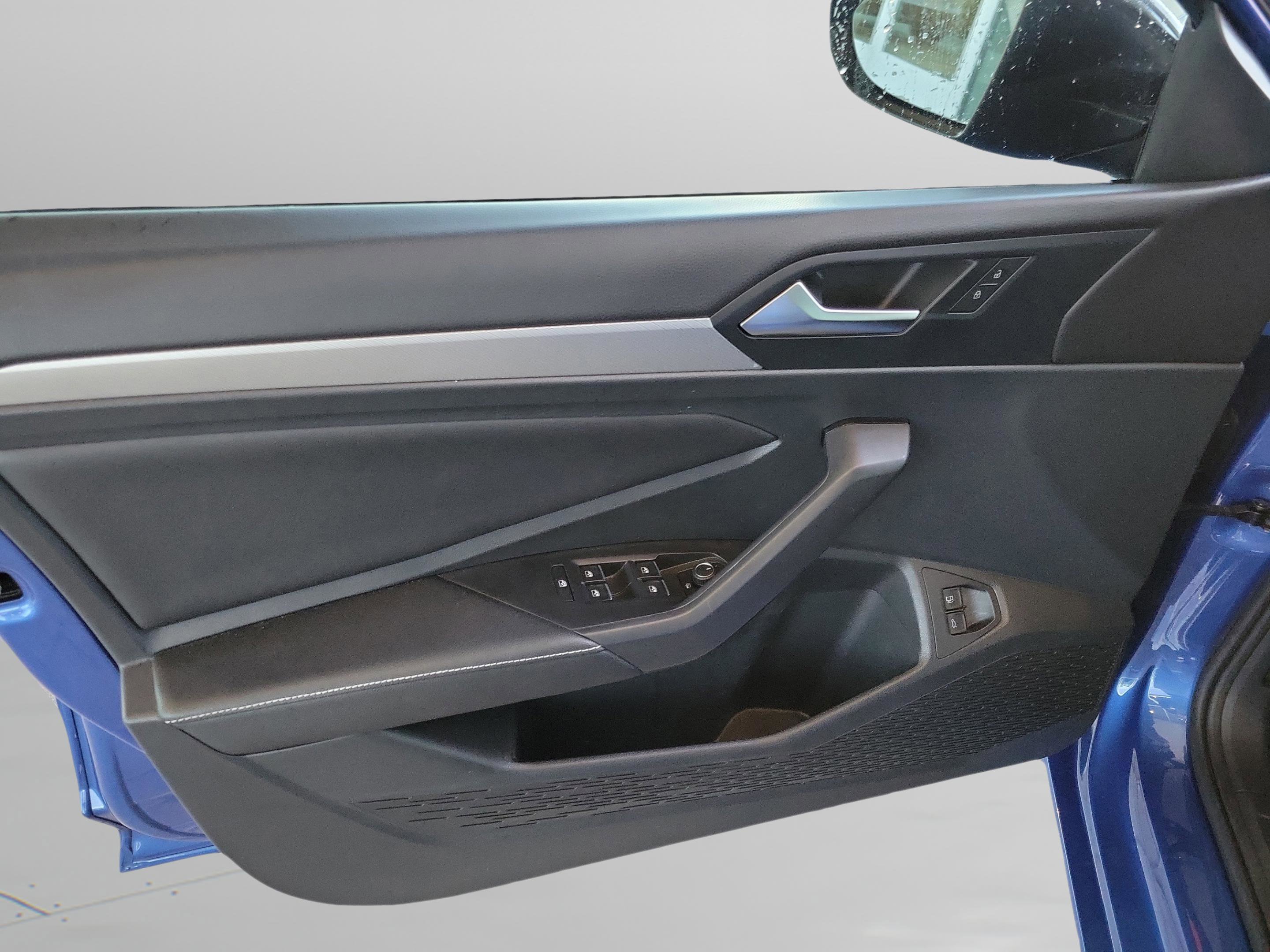 Used 2022 Volkswagen Jetta Sport image 27