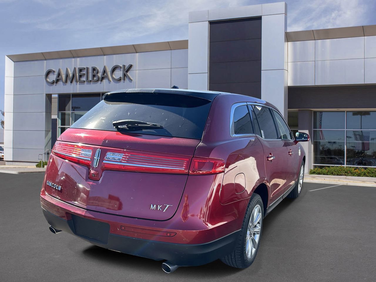 Used 2018 Lincoln MKT FWD image 4