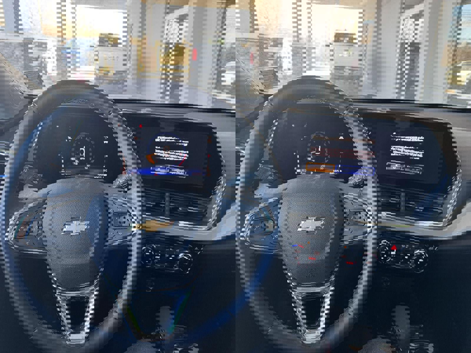 Used 2025 Chevrolet Trax LT w/ LT Convenience Package FWD image 16