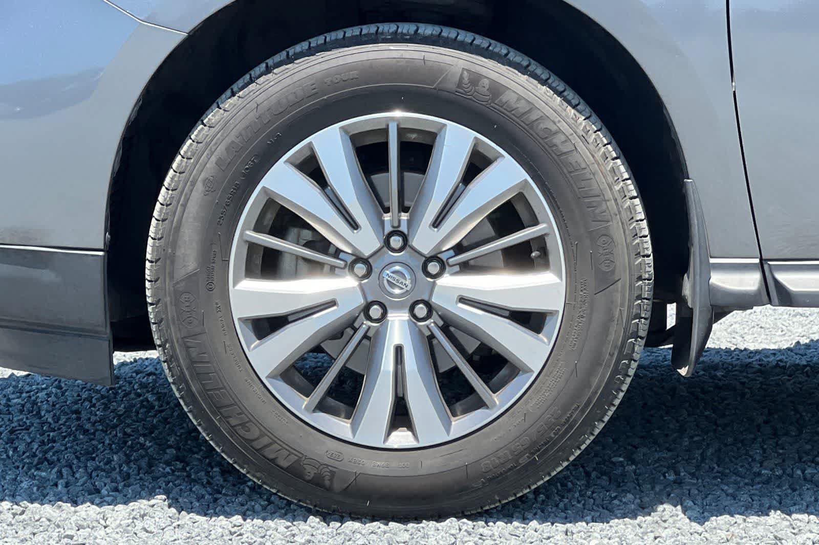 Used 2019 Nissan Pathfinder SV AWD/4WD image 12